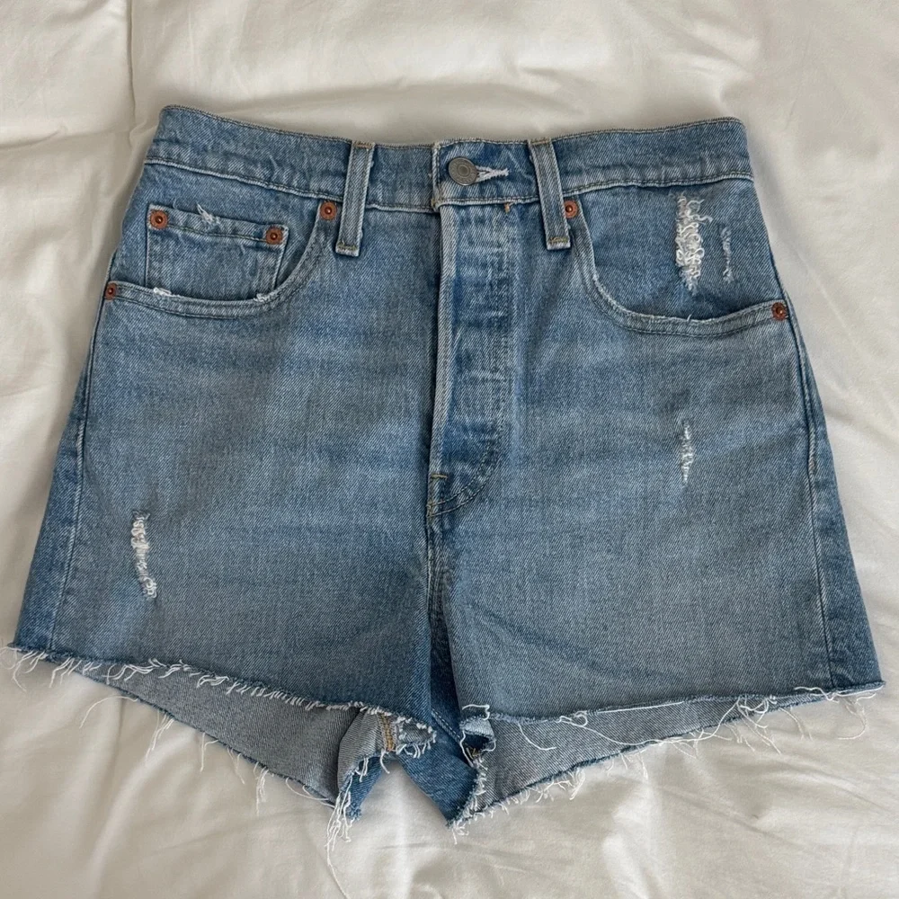 Levi’s Ribcage Short - Picture 1 of 2